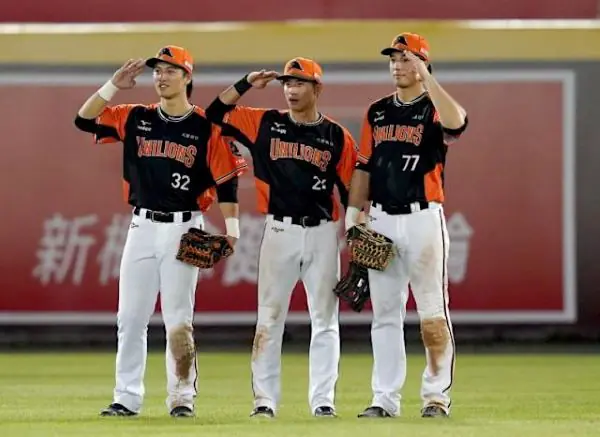 外野三鬼年代由蘇智傑(左一)、陳傑憲、林安可組成