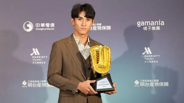 2022年陳文杰拿下金手套