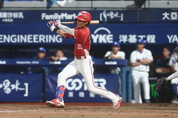 10局上,張政禹敲出致勝安打