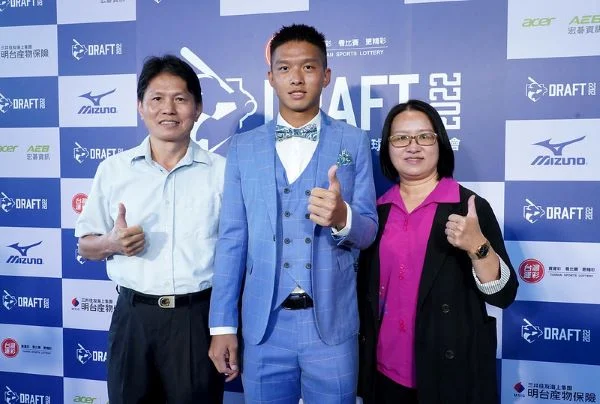 曾子祐是台鋼隊史首位狀元