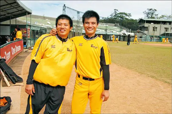 王勝偉與陳江和(紅龜)組成勝龜連線