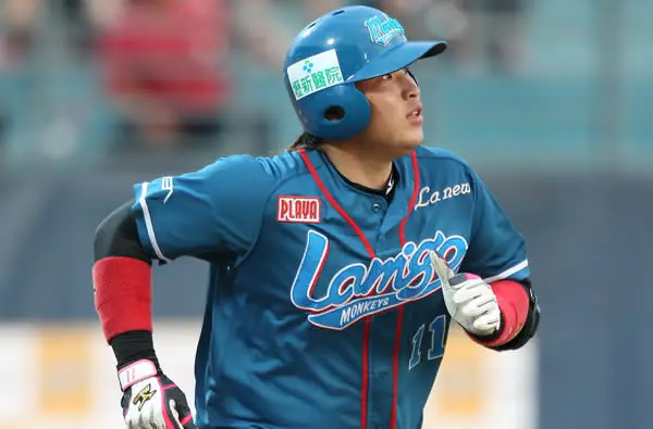 2011年的林泓育拿下全壘打王、打點王與年度最有價值球員