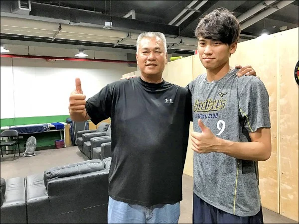 王光輝兒子王威晨