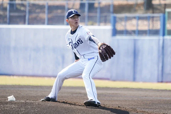 2014年10月,郭俊麟正式加盟日本職棒埼玉西武獅