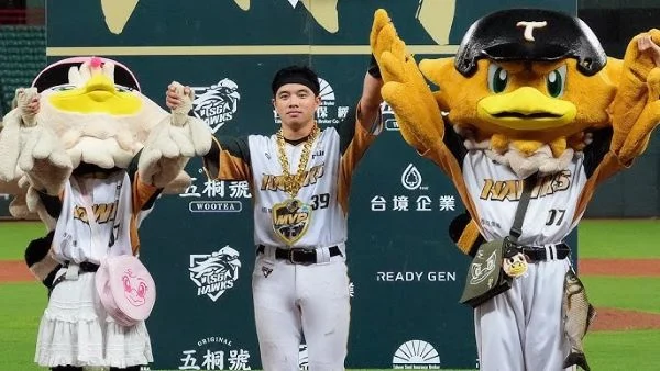 九局下得點圈之鬼吳念庭擊出再見安打