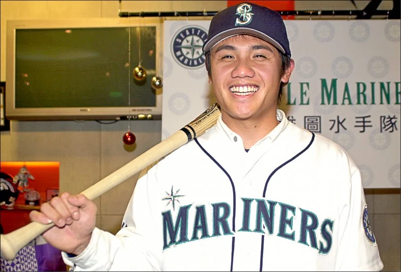 2004年陳鏞基以約30萬美元簽約金加盟美國職棒西雅圖水手隊