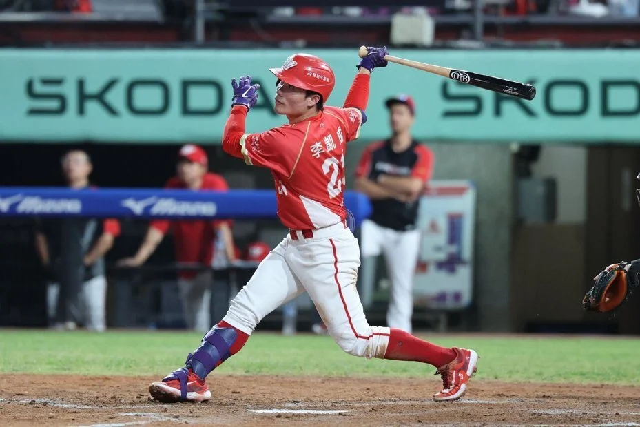 李凱威單場5打數4安打跑回2分獲選單場MVP