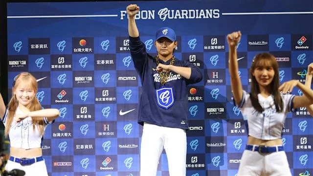 2021年11月19日,他在對統一獅的生涯初登板中先發5局無失分