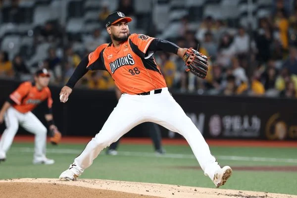 銳力獅主投7.2局無失分,被敲4支安打,送出6次三振