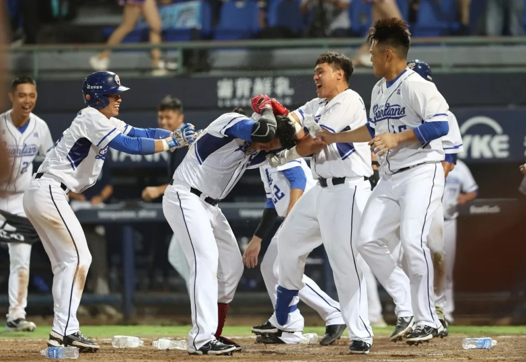 高國麟2022年10月6日敲出中職史上第二支代打再見滿貫全壘打