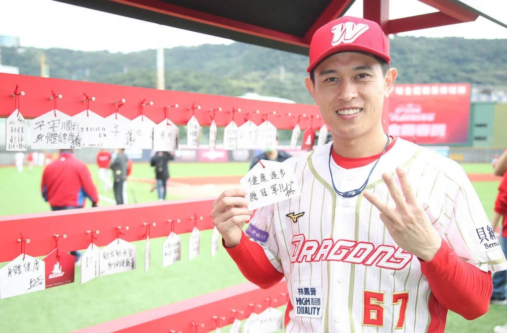 2020年球季結束後,味全龍透過季後擴編選秀選中吳東融