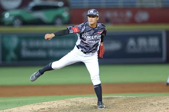 余德龍他多次以野手身分登板投球