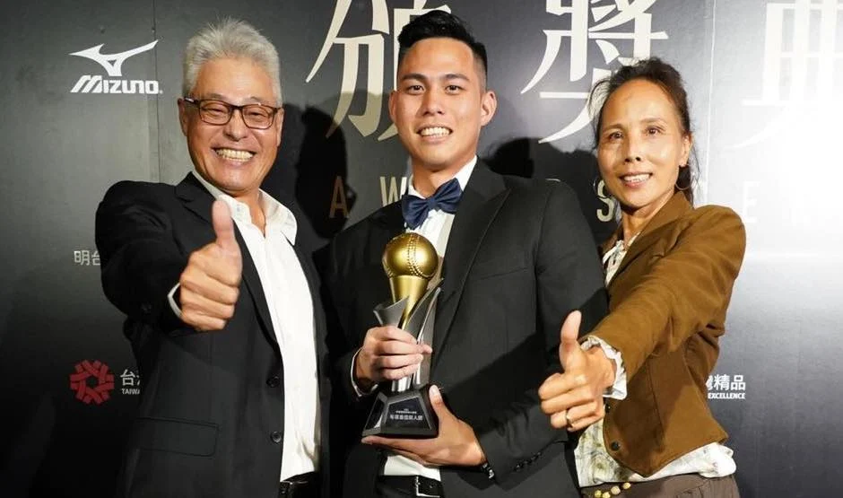 2022年陳冠偉獲選中華職棒年度新人王