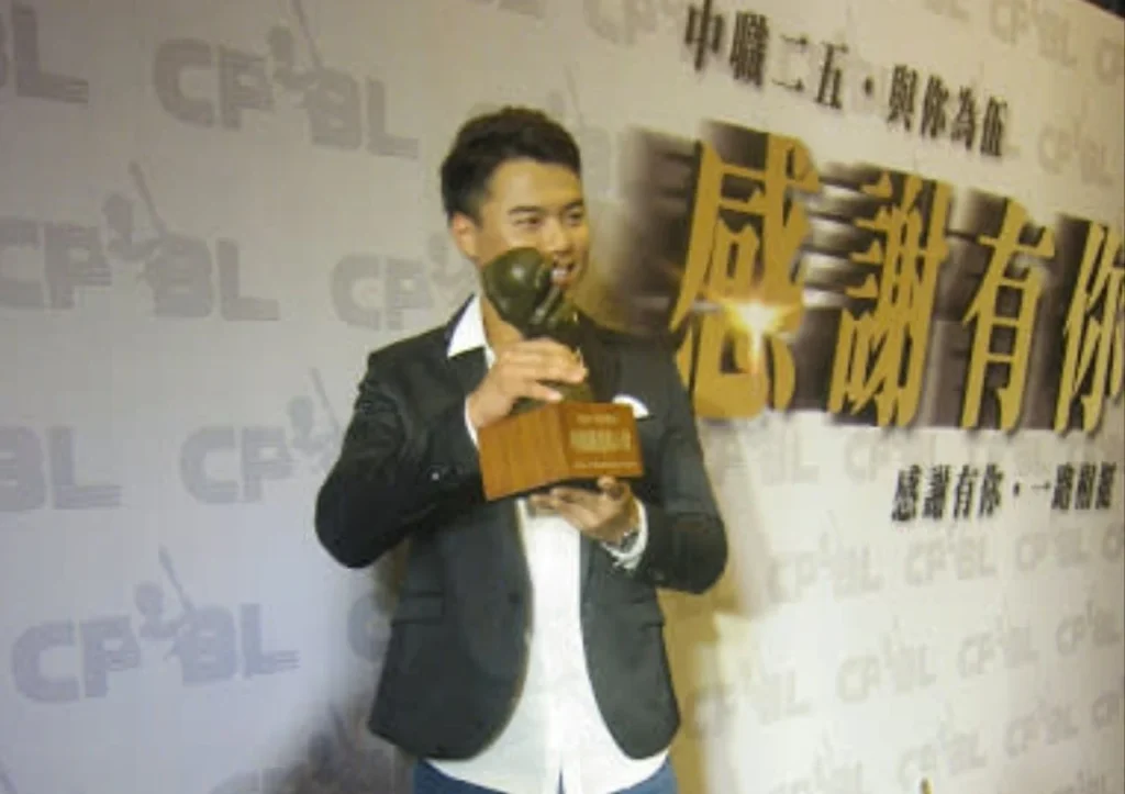 2014年藍寅倫拿下中華職棒新人王